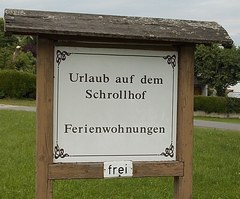 Bild "Willkommen:Schild-Schrollhof.jpg"